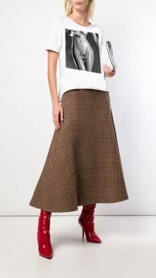 Damen Shirts Ladies Slim Fit
Gin
165 g/qm, 100 % Baumwolle, Nackenband, Doppelnaht an Halsausschnitt, Ärmel und Bund, Schlauchware. Tailliert geschnitten. Es ist nur ein kleines Etikett mit der Größe eingenäht.
Verfügbar in Gr. S bis LXL Farben weiss , schwarz